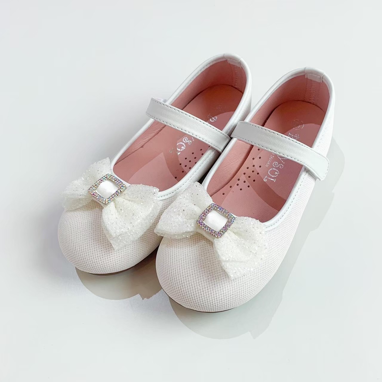 リボンビジューパンプス　ホワイト