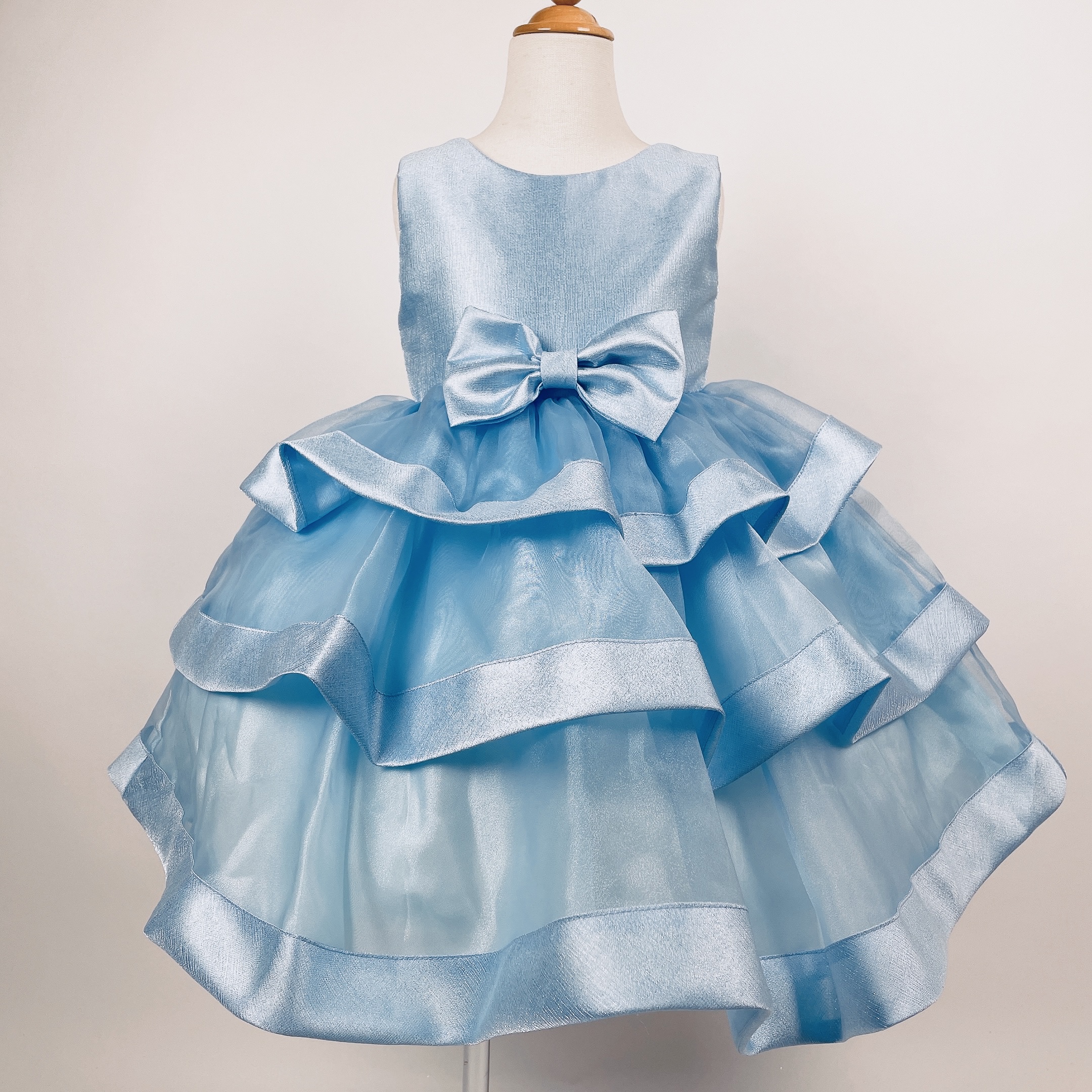 ３段フリルリボンドレス　ブルー