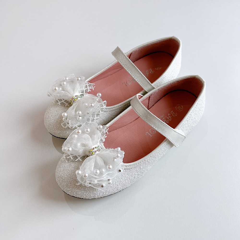 キラキラリボンストライプパンプス　ホワイト