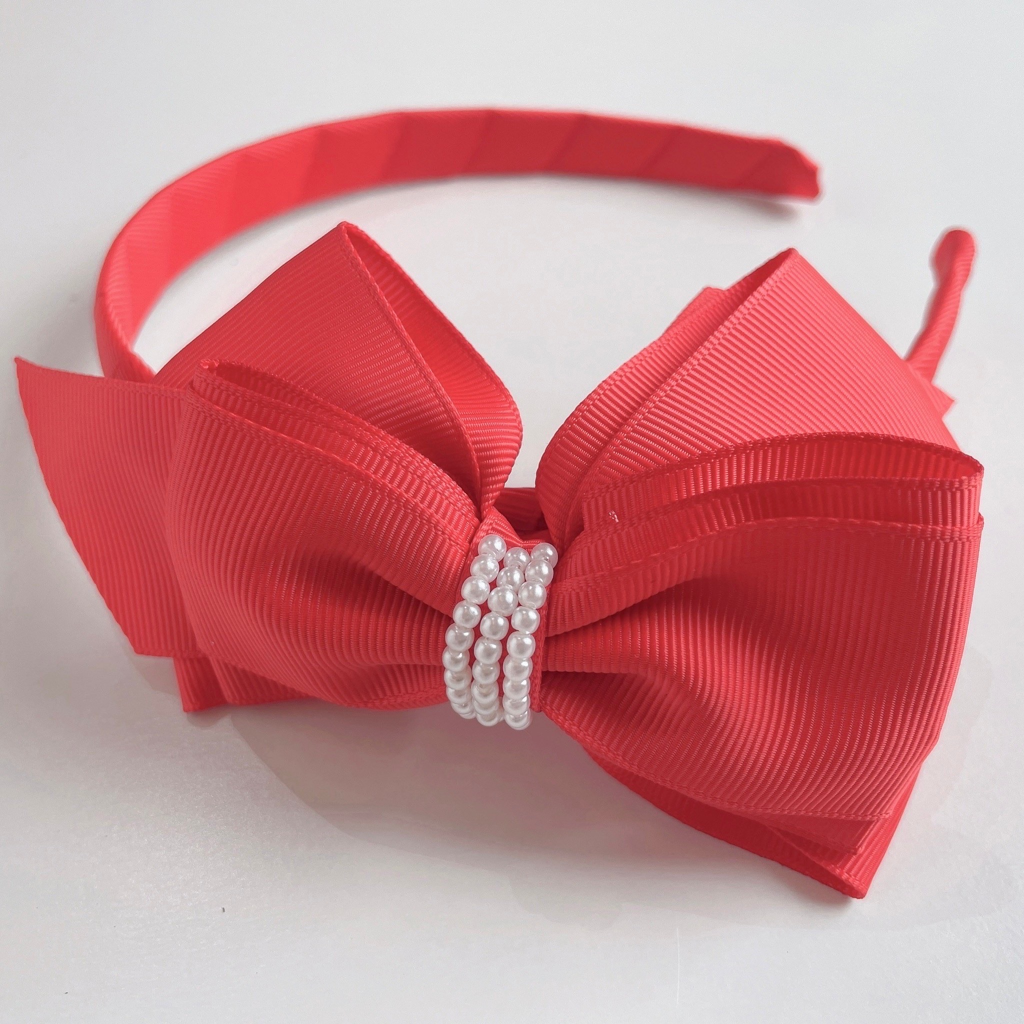 パールリボンレッドカチューシャ