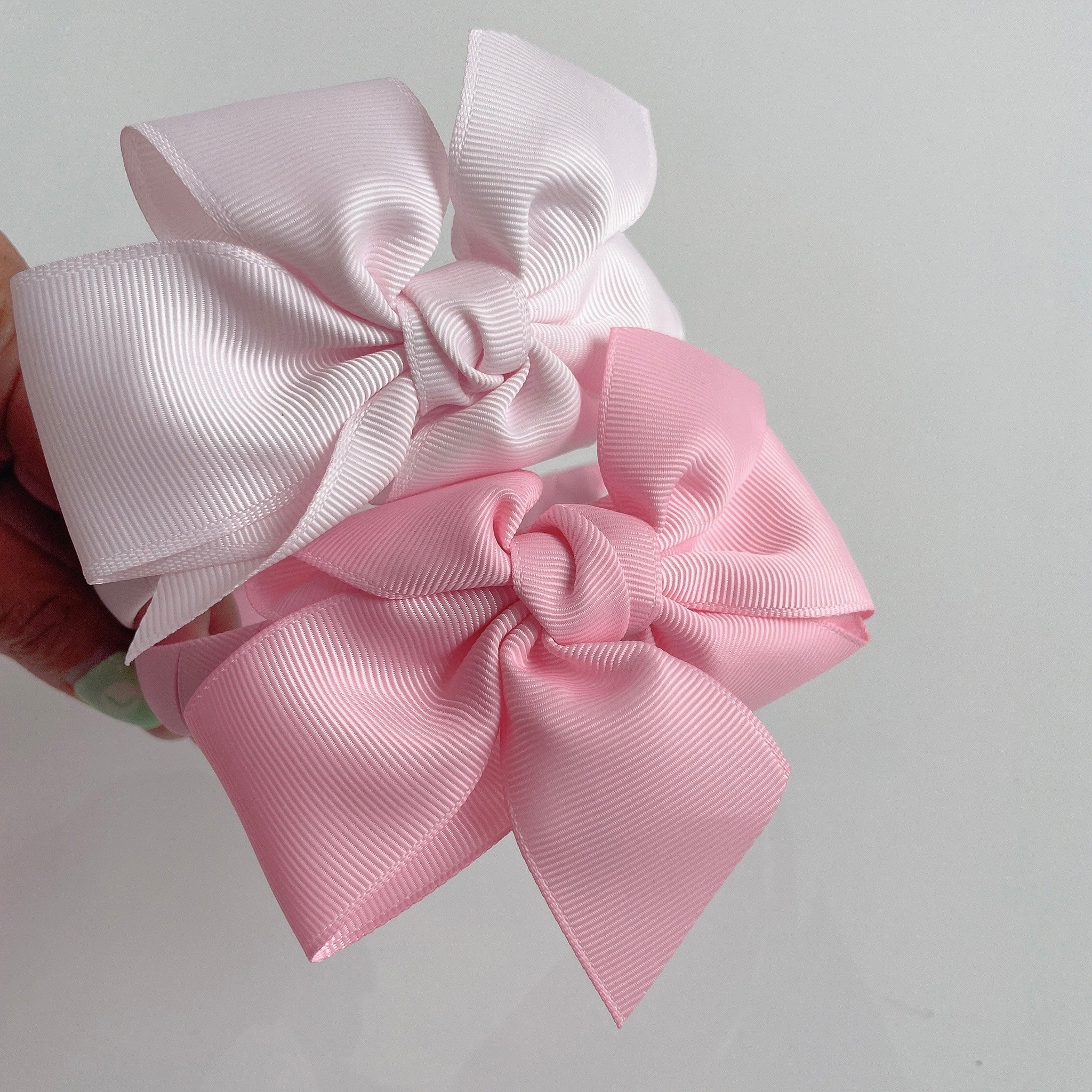 リボンカチューシャ　ビビットピンク