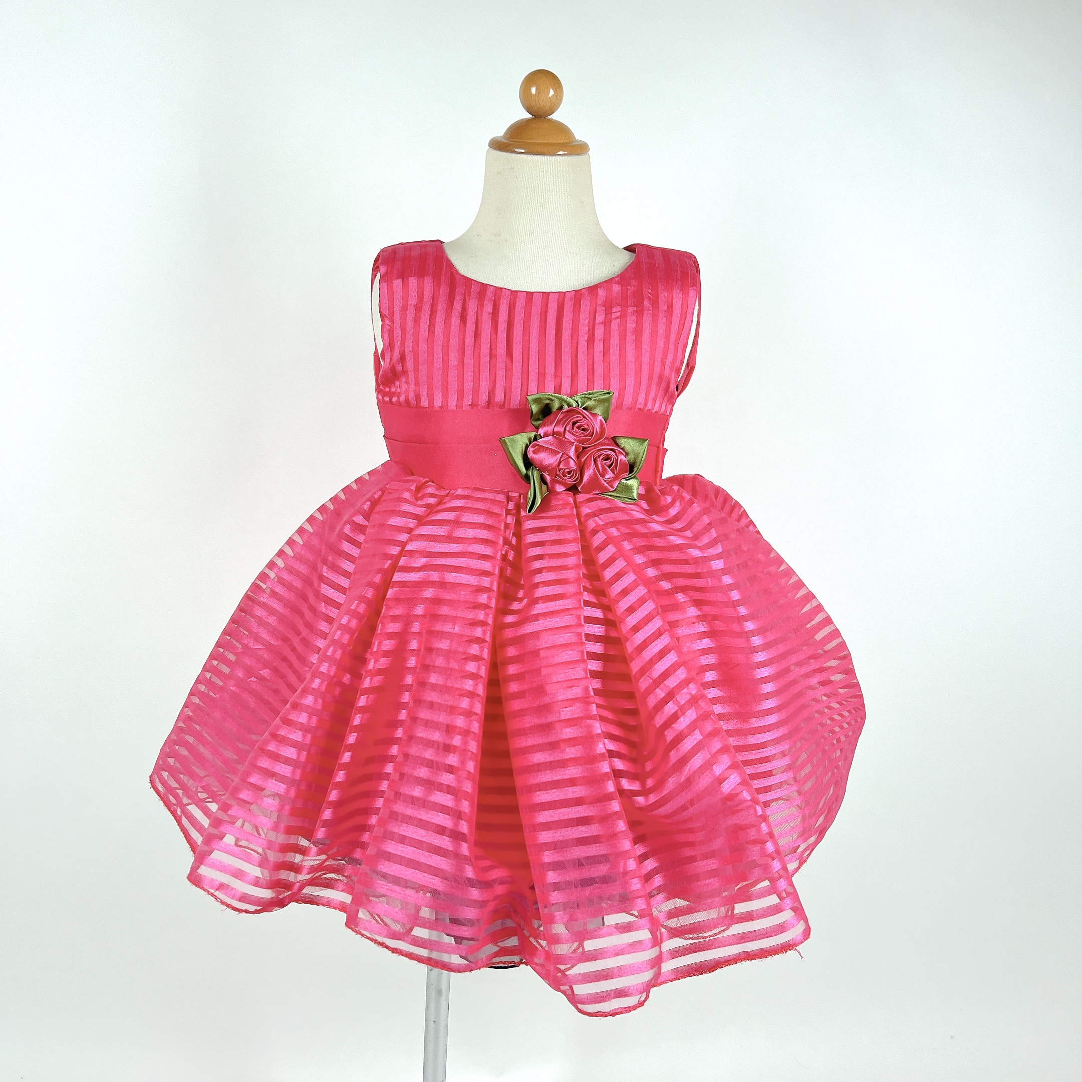 ビビットピンク　ストライプドレス